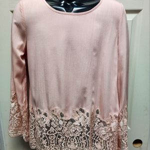 Karen Kane fresco lace border top NWT